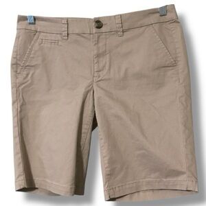American Eagle Outfitters size 8 skinny Bermuda low rise stretch khaki shorts